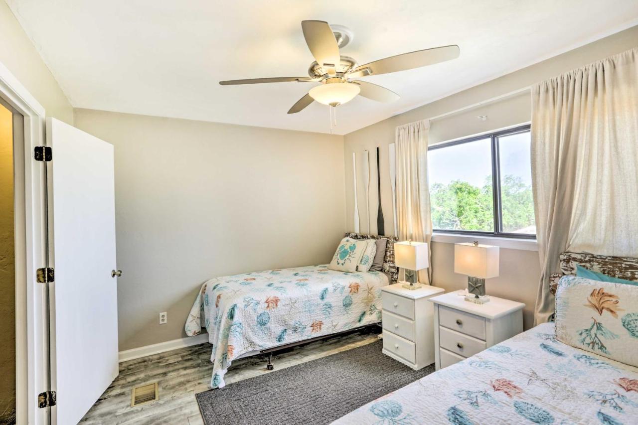 Waterfront Escape With Balcony On Shell Point Beach! Panacea 외부 사진